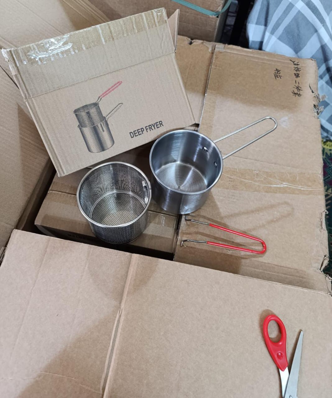Premium Deep Frying Pot with Strainer Basket.